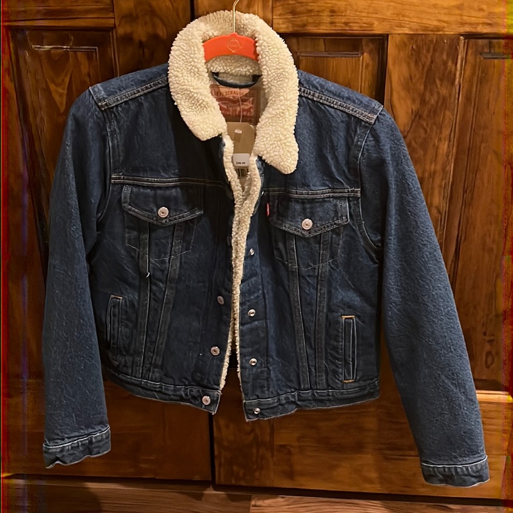 NWT Levi’s Sherpa denim jacket SMALL